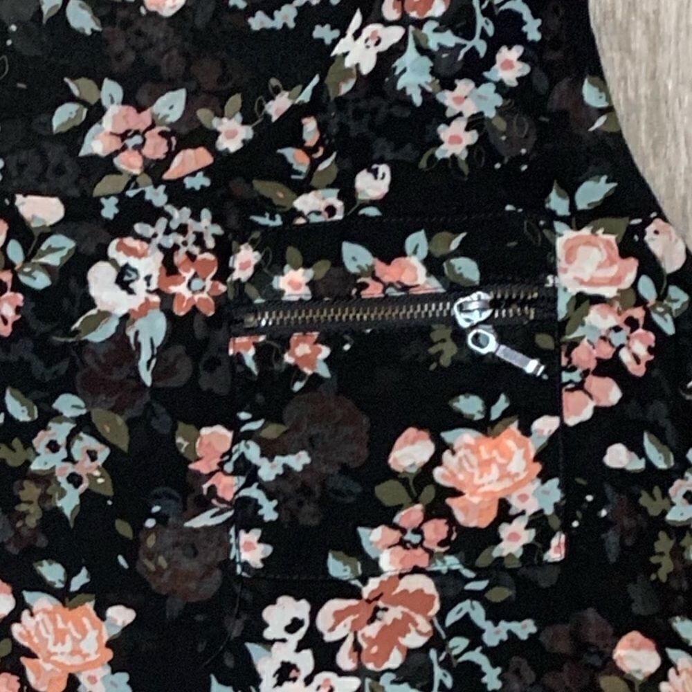 My Michelle Women’ sleeveless hi-lo top Blouse sz xL Floral Zipper Sides Layered - Picture 6 of 11